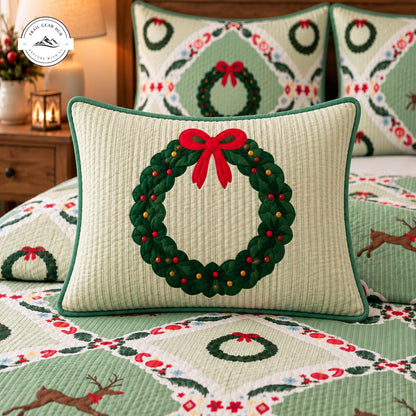 Cozy Reindeer & Wreath Christmas Quilted Pillow Cover TG251QLTPLC